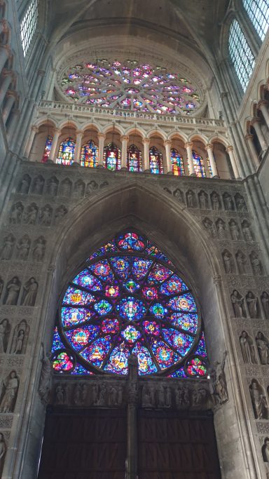 medium-magnetiseur-communication-animale-defunt-medecine-holistique-therapeute-animaux-energetique-sophrologue