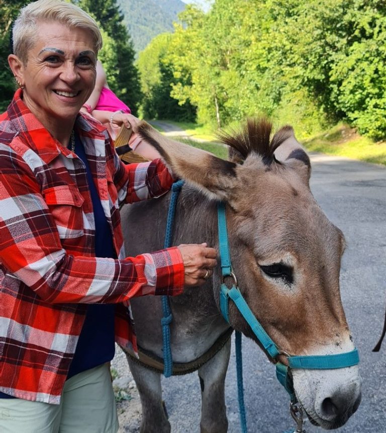 Valérie Francoz | Thérapeute pour animaux. Je suis communicateur animaux. Et donne des soins énergétiques aux animaux.