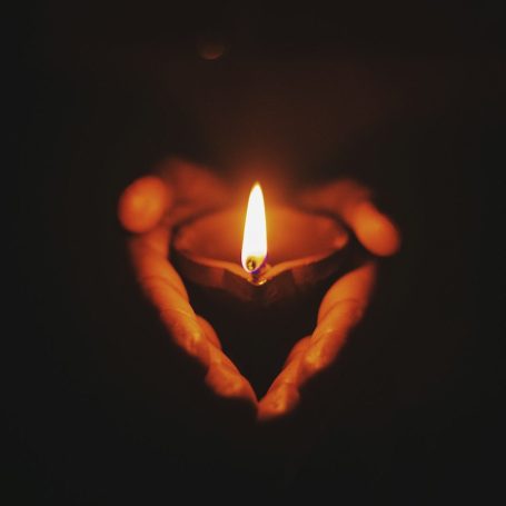 Contact avec les défunts. Porte spirituelle et les messages de vos proches défunts.