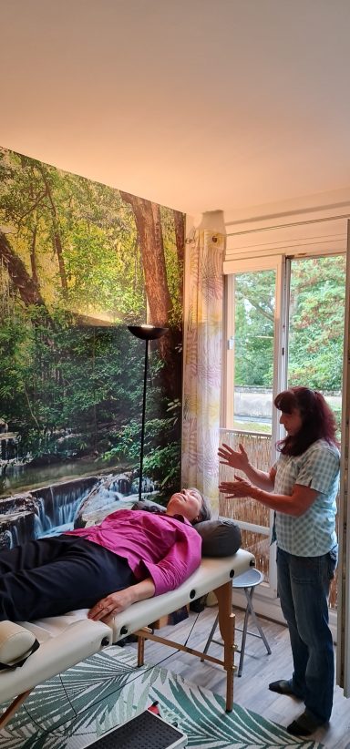 medium-magnetiseur-communication-animale-defunt-medecine-holistique-therapeute-animaux-energetique-sophrologue